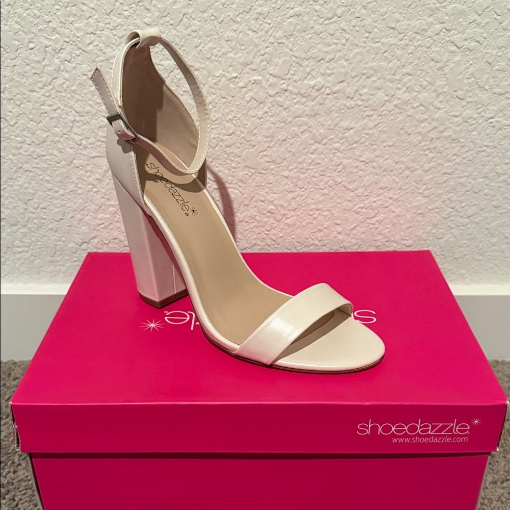 Shoe Dazzle Elegant Cream Block Heels